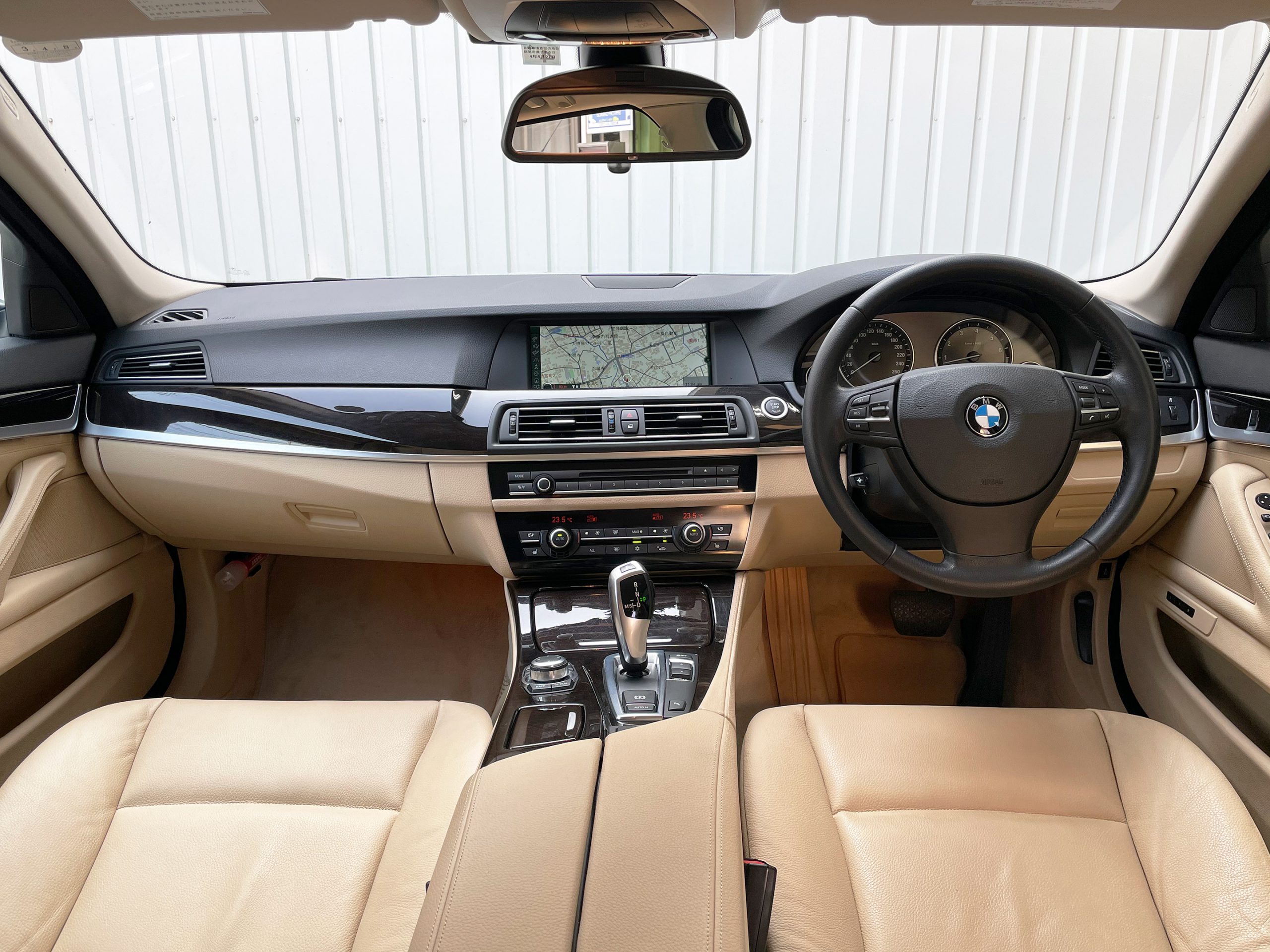 BMW 523i Touring High Line Package