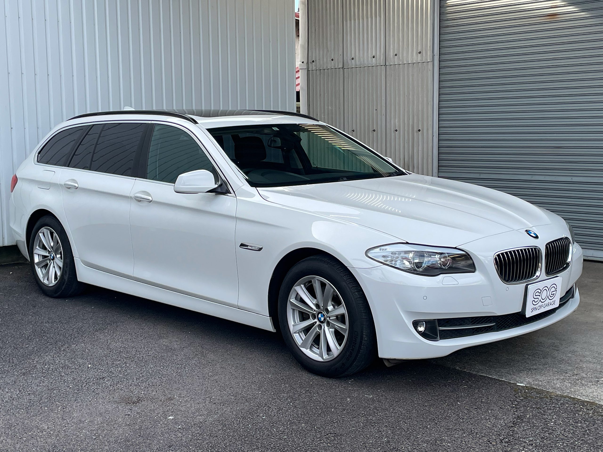 BMW 523i Touring High Line Package