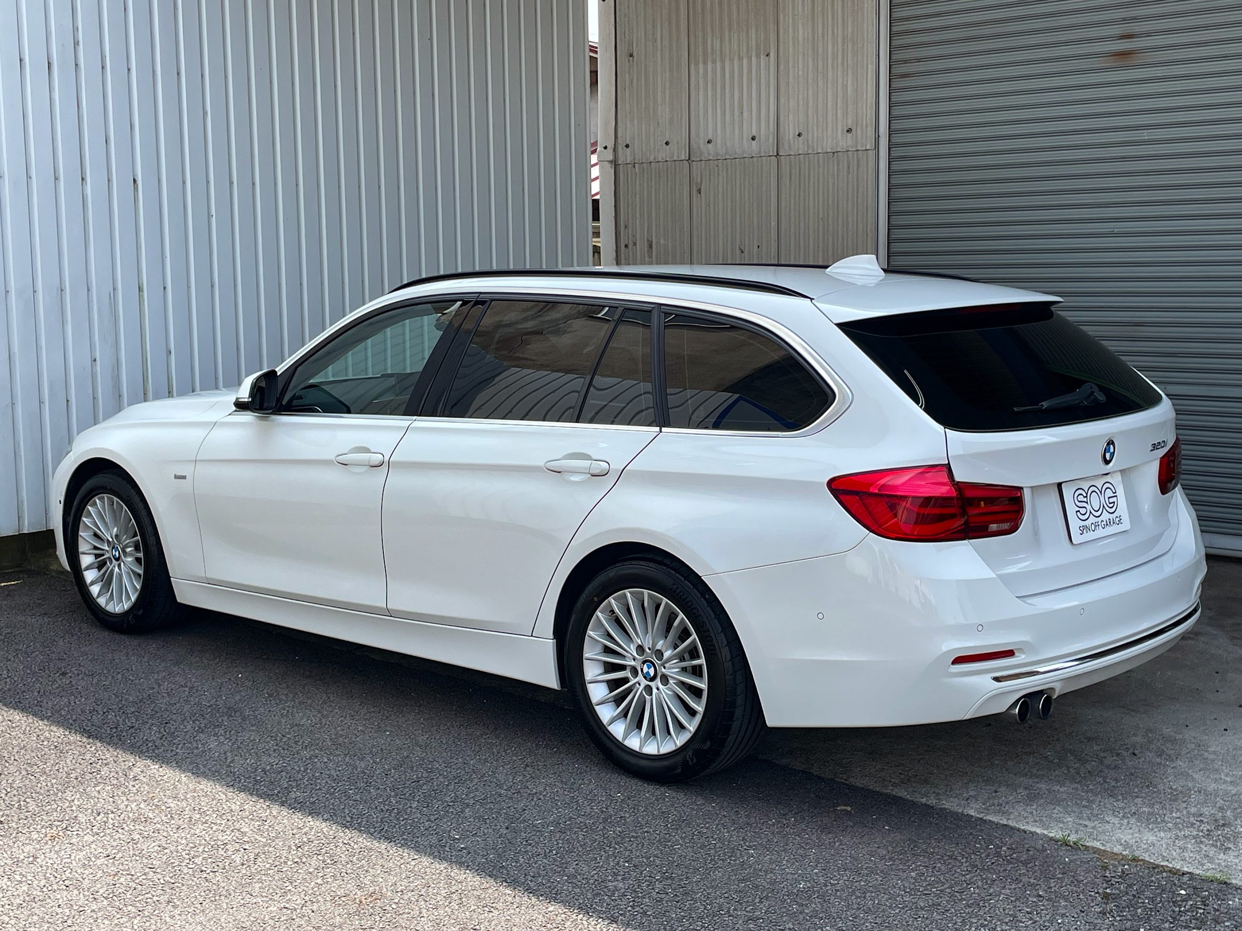 BMW 320i Touring Luxury