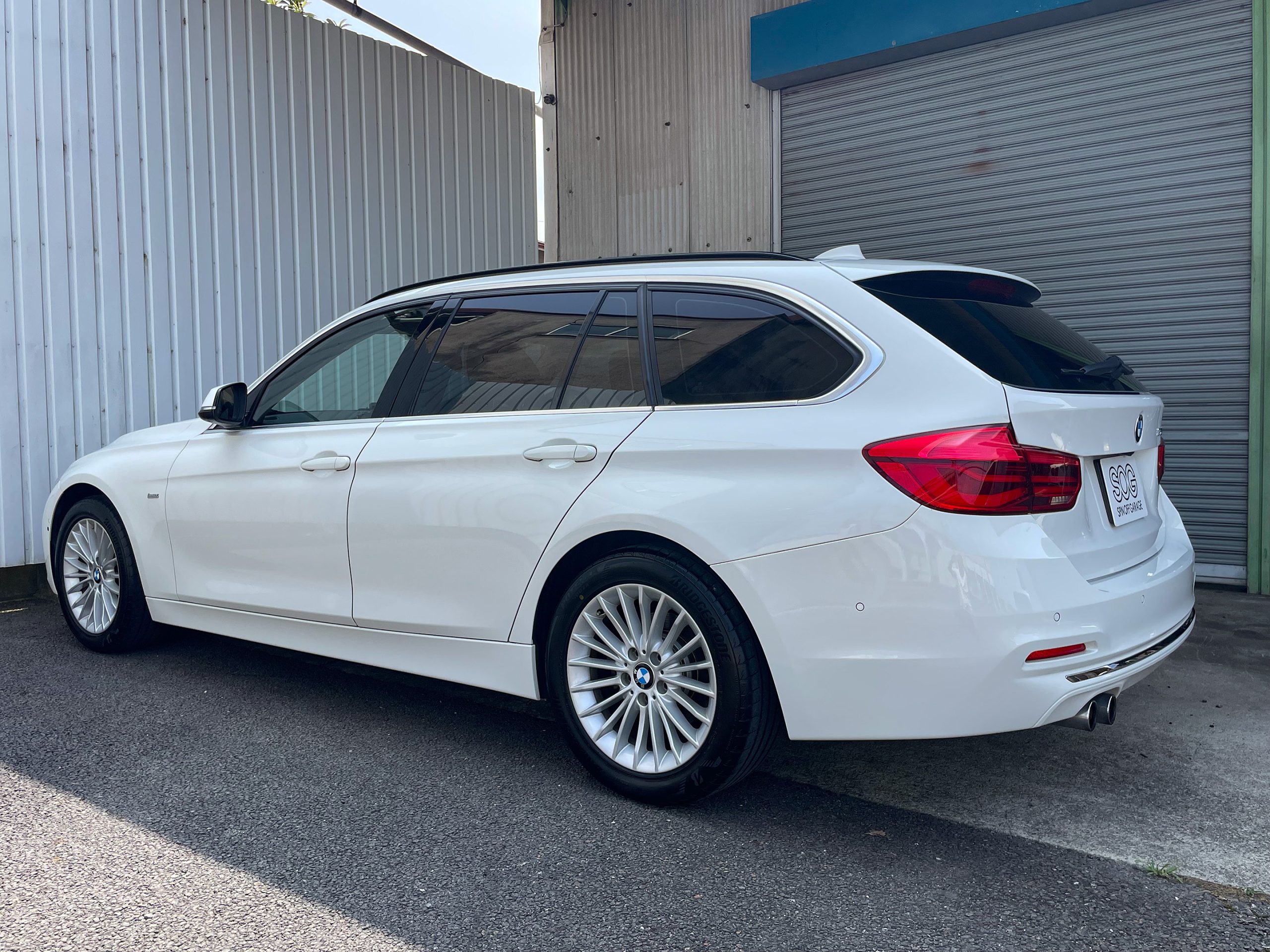 BMW 320i Touring Luxury