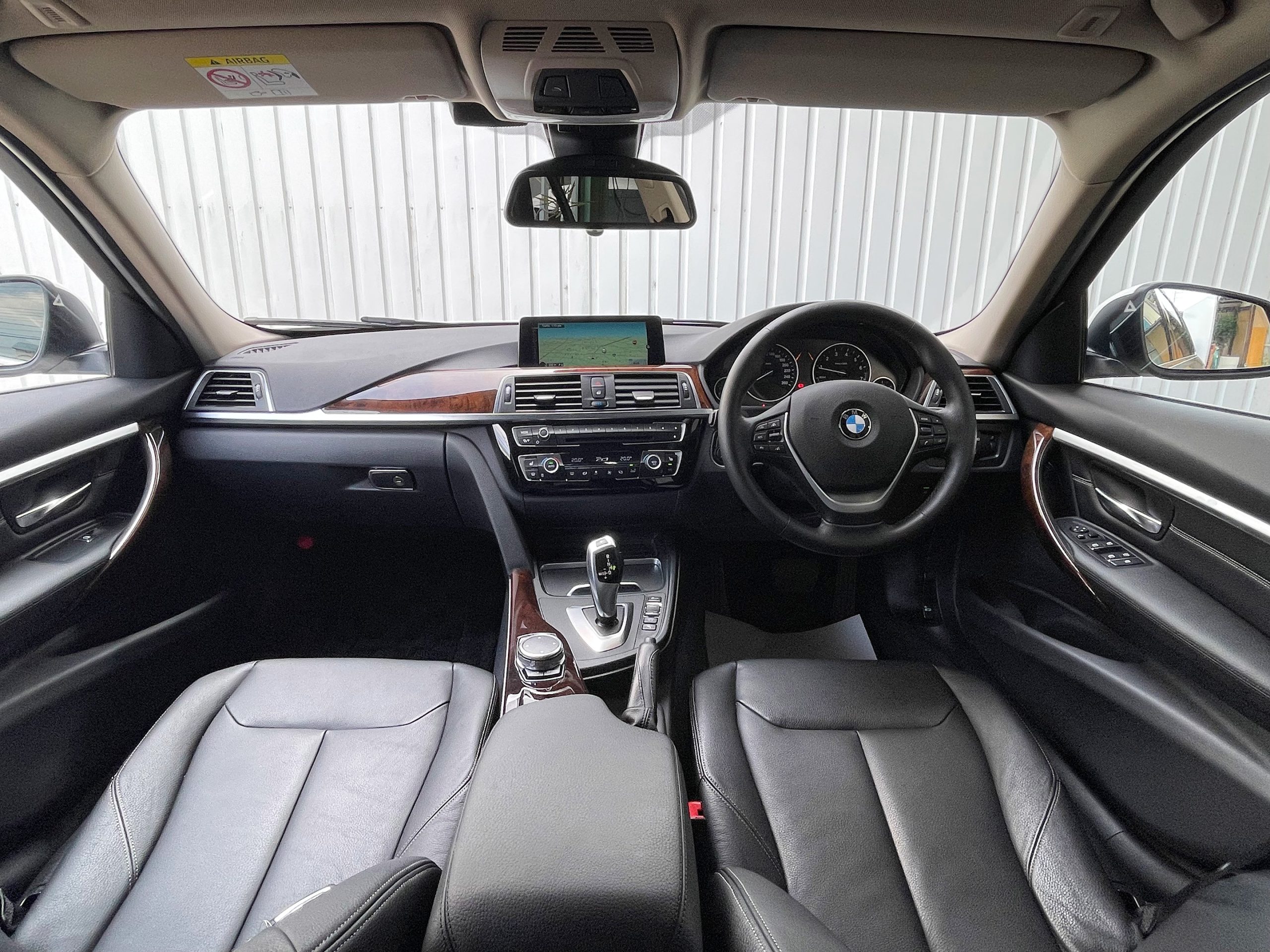 BMW 320i Touring Luxury