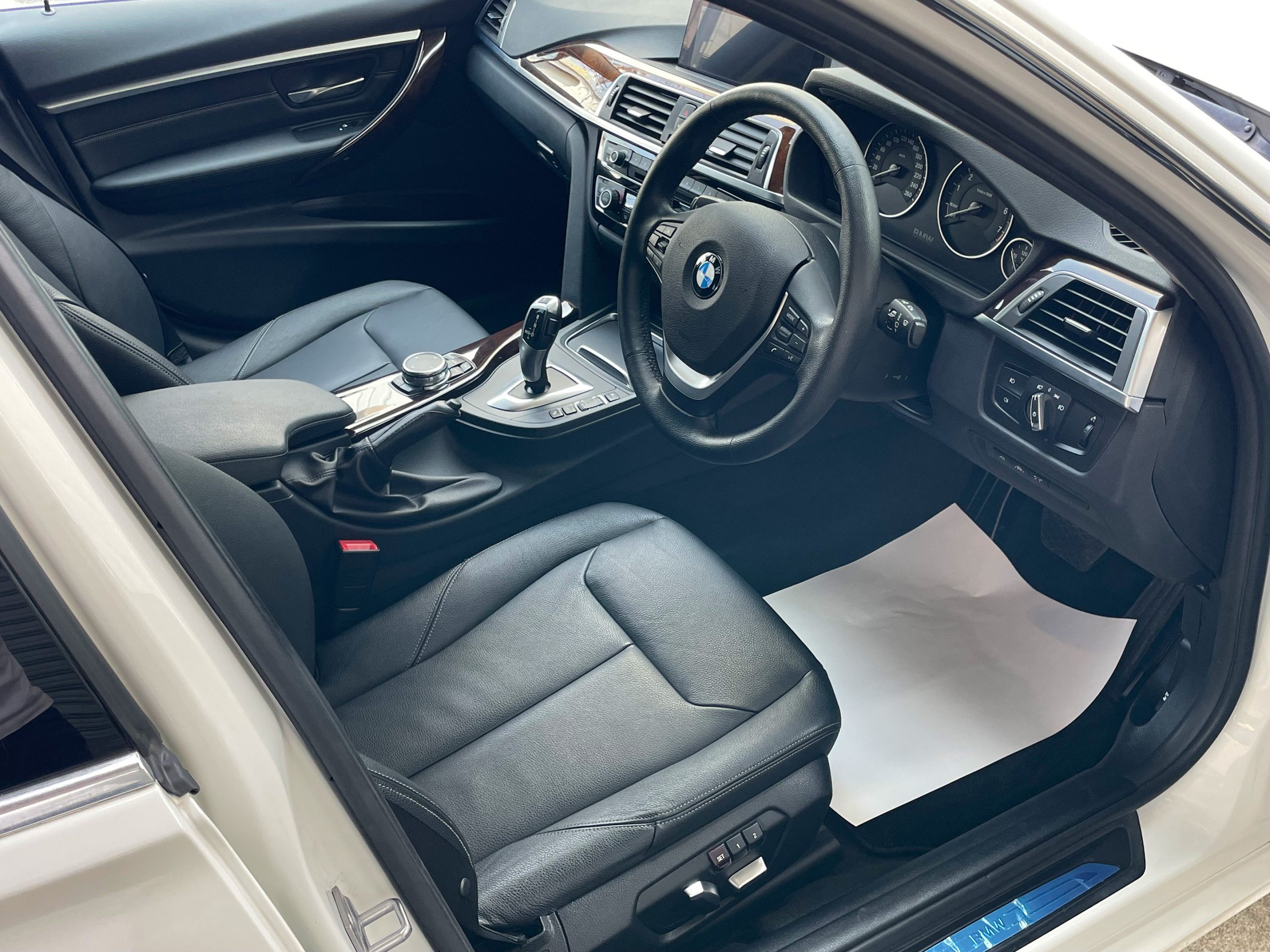 BMW 320i Touring Luxury