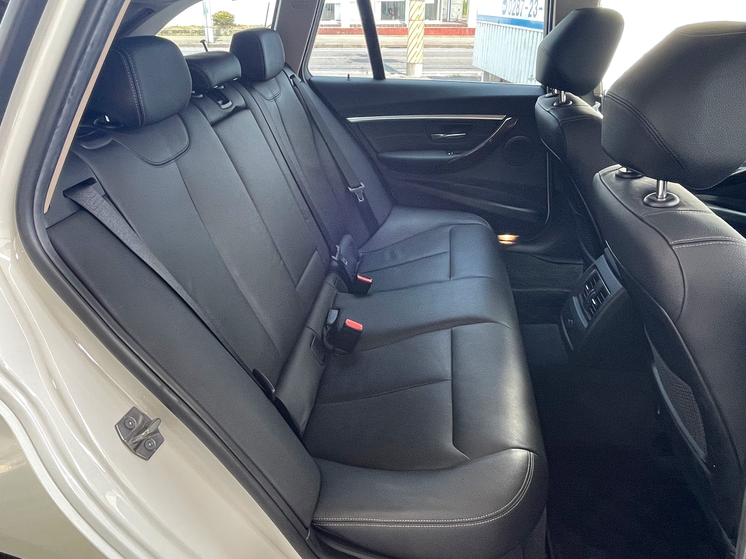 BMW 320i Touring Luxury